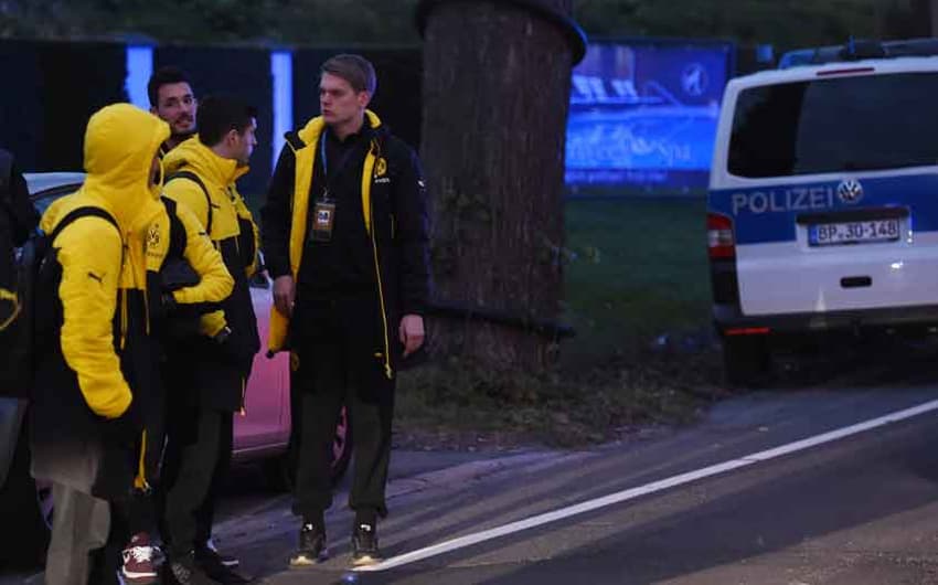 Jogadores do Dortmund após explosão do ônibus