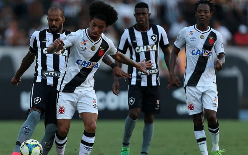 Confira as imagens da vitória do Vasco sobre o Botafogo