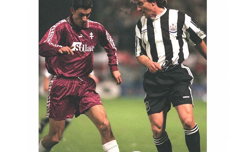 10 º - David Ginola: O meia francês quase conseguiu o feito de levar o modesto Newcastle ao título inglês na temporada 1995/1996. Defendeu ainda Tottenham e Aston Villa