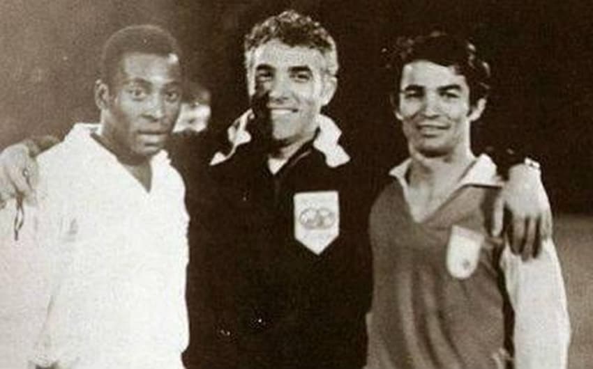 Último confronto: Santos 2 x 1 Santa Fe, na Vila Belmiro em 1970, amistoso&nbsp;