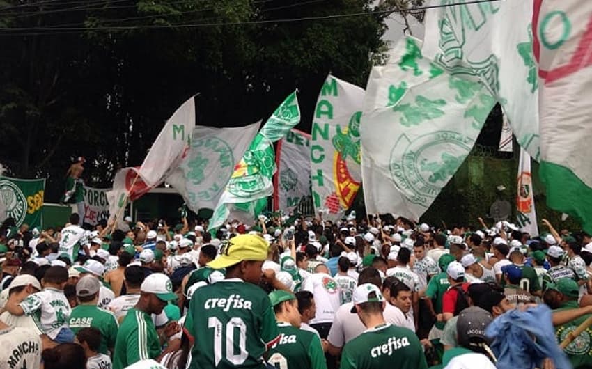 Torcida do Palmeiras na Academia de Futebol