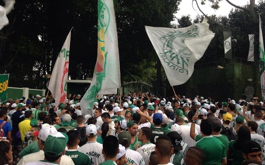 Torcida do Palmeiras na Academia de Futebol