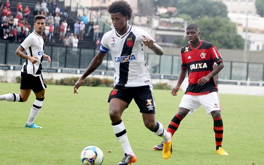Sub-20 do Vasco derrotou o Flamengo na Taça Guanabara. Veja a seguir outras fotos de Alan, destaque cruz-maltino