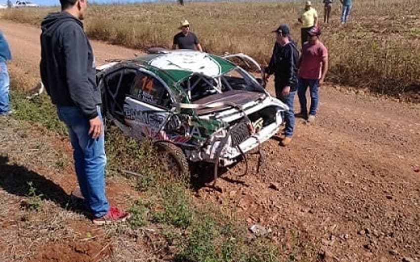 Carro de Paulo Nobre danificado após acidente