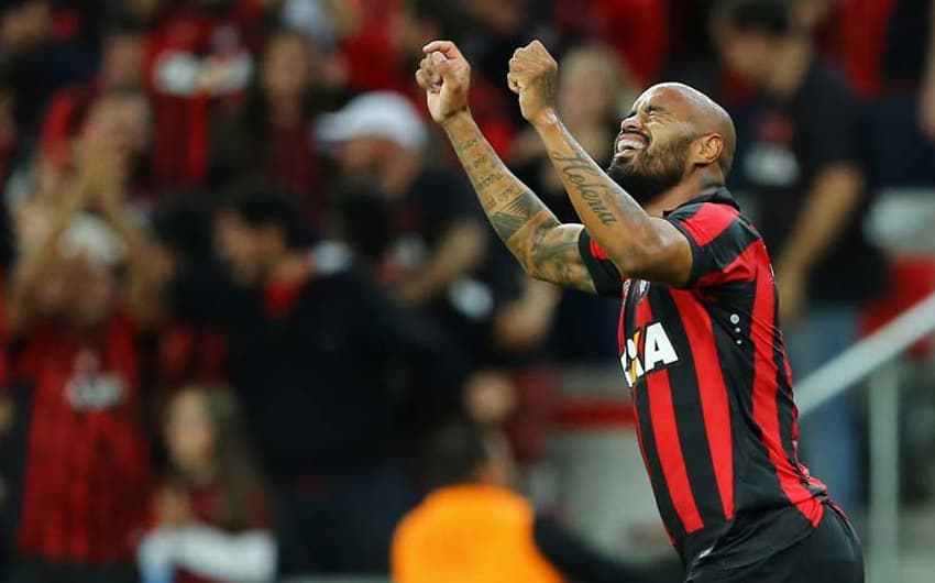Confira as imagens da vitória do Furacão sobre o Flamengo