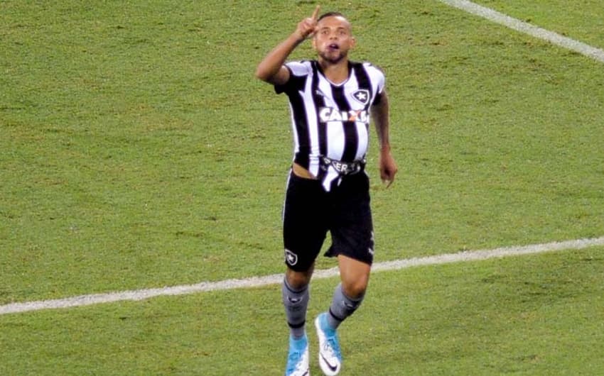 Confira as imagens da vitória do Botafogo no Nilton Santos
