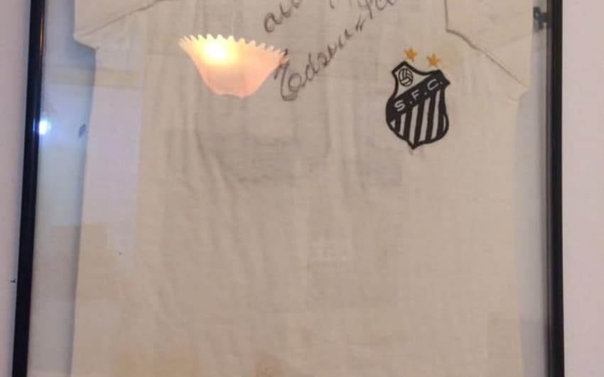 Camisa de Pelé apreendida na casa de Suzana Neves (Foto: Divulgação / MPF)