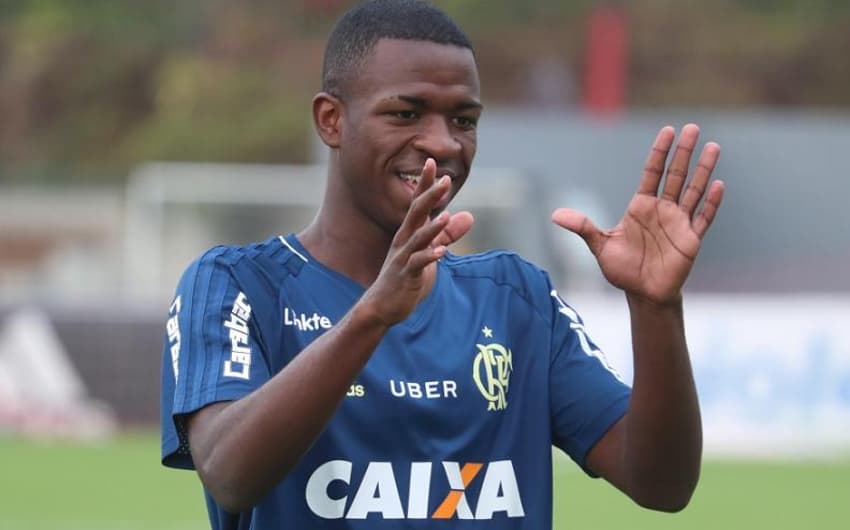 Vinícius Júnior garante que só pensa no Flamengo