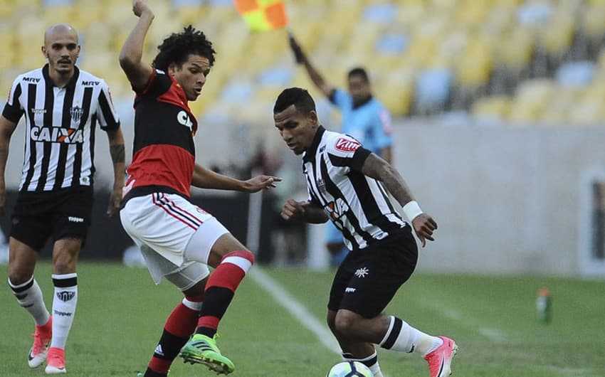 Flamengo e Atlético MG empataram em 1 a 1 no Maracanã, em jogo do primeiro turno do Brasileiro, no dia 13 de maio