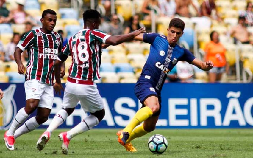 No primeiro turno, Flu derrotou o Santos no Maracanã por 3 a 2