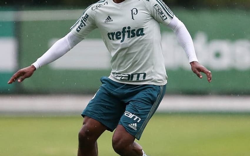 Michel Bastos durante treino do Palmeiras - Foto: Cesar Greco/Palmeiras