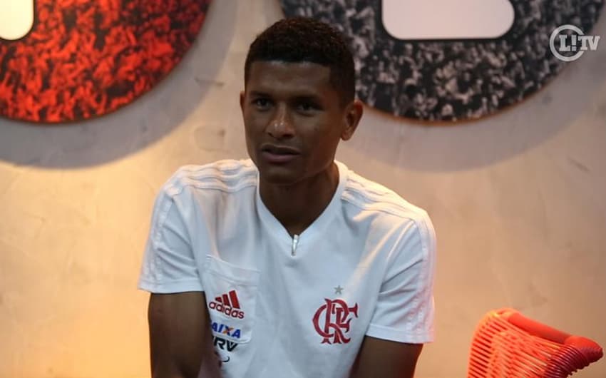 Márcio Araújo em entrevista no Flamengo
