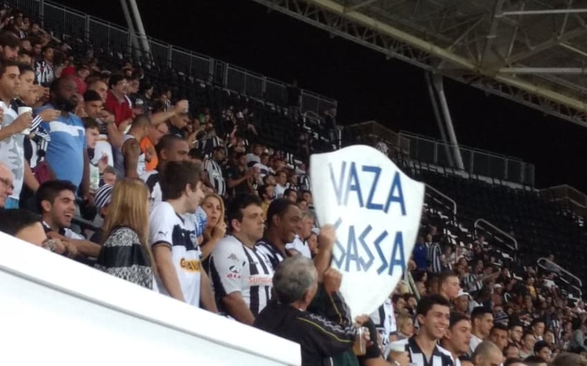 Torcida do Botafogo hostiliza Sassá