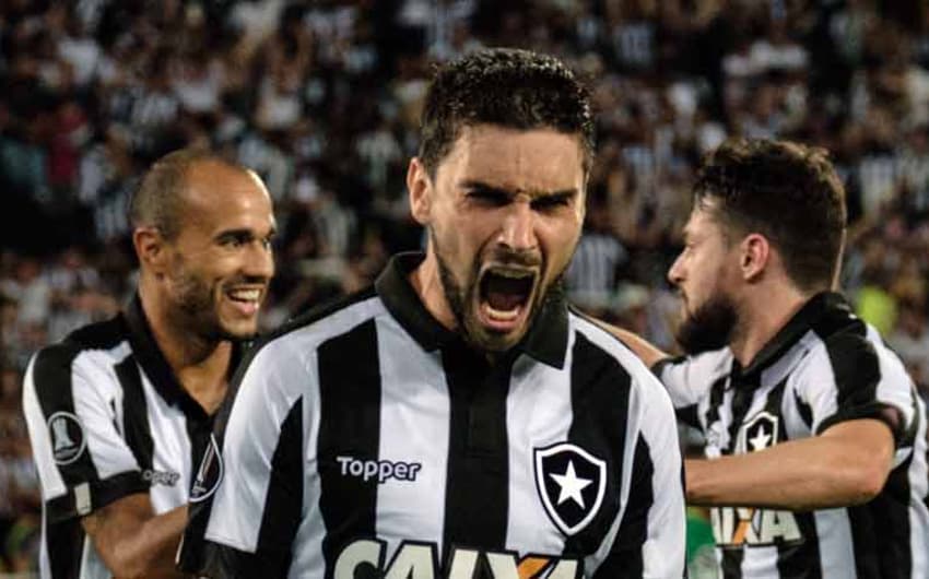 Botafogo x Atlético Nacional: as imagens do jogo no Nilton Santos
