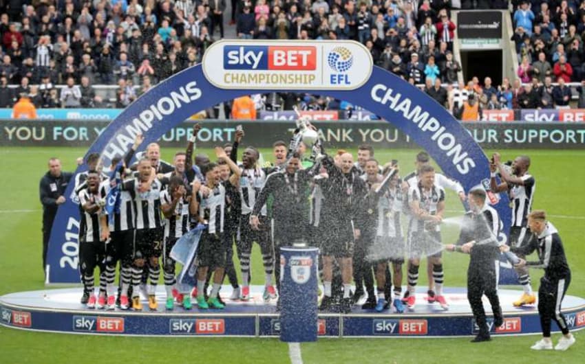 Quatro vezes campeão inglês, o Newcastle faturou o título da Championship (segundona inglesa) e está de volta ao pelotão de elite do futebol da Terra da Rainha. A equipe foi comandada por Rafa Benitez, ex-Liverpool, Chelsea, Real Madrid entre outros grandes clubes