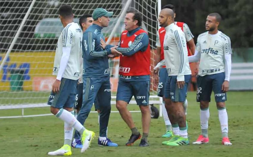 Cuca intercede entre Omar Feitosa e Felipe Melo: confira imagens do dia na Academia de Futebol