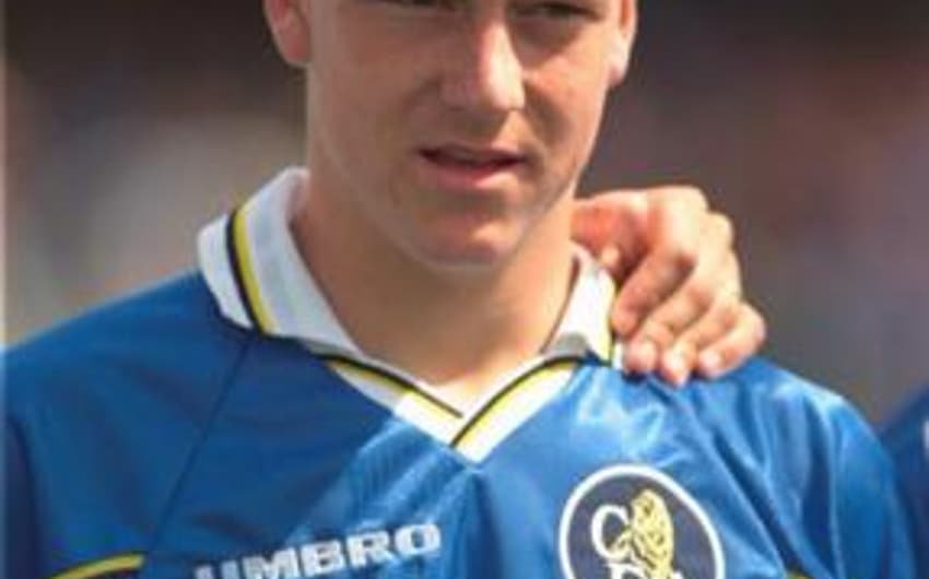 John Terry começou nas categorias de base do Chelsea e estreou no time principal em outubro de 1998, quando Gianluca Vialli ainda treinava a equipe