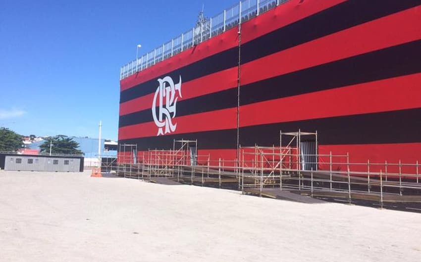 Nesta quarta, o Flamengo inaugura, diante da Ponte Preta, seu novo momento em que manda jogos na Arena da Ilha. O Estádio Luso-Brasileiro, na Ilha do Governador, já fora usado pelo clube para mandar jogos em 2005. Agora, por escolha da torcida, passa a ser Ilha do Urubu