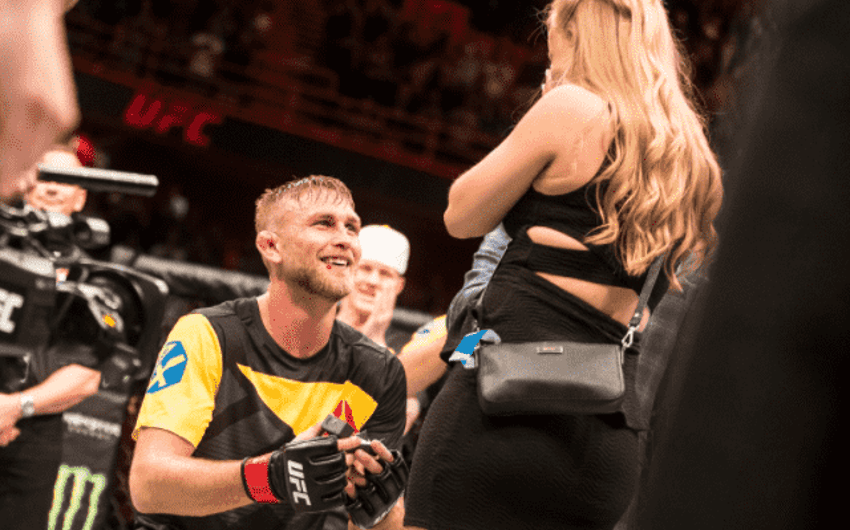 Após a vitória, Alexander Gustafsson pede a namorada em casamento no UFC Fight Night