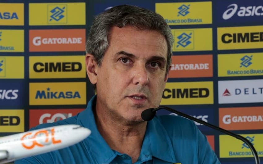 Técnico José Roberto Guimarães durante entrevista coletiva
