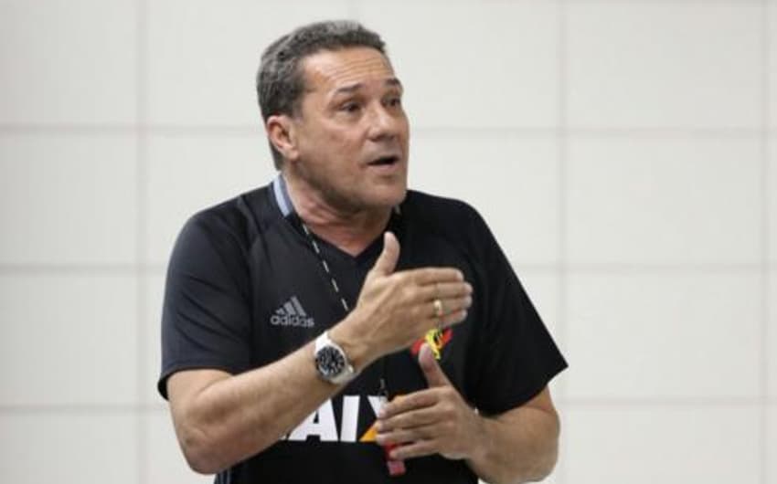 Vanderlei Luxemburgo foi apresentado oficialmente como novo treinador do Sport