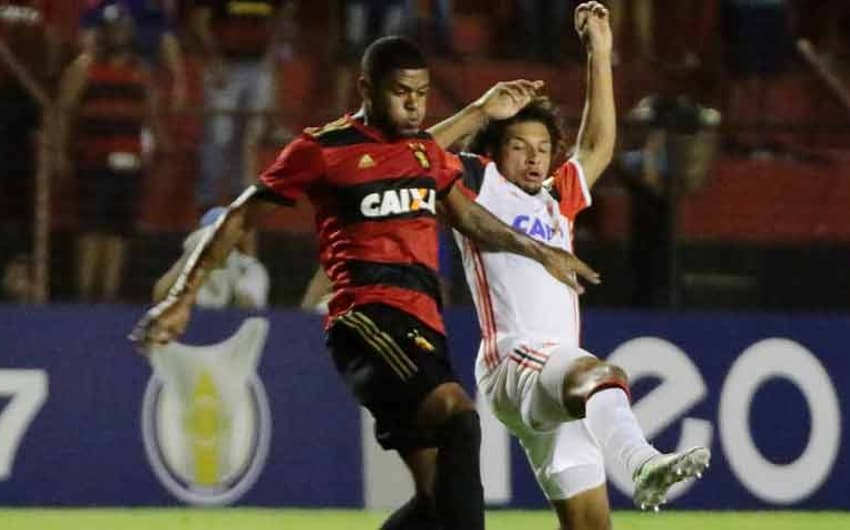 No primeiro turno, o Sport venceu o Flamengo, por 2 a 0, na Ilha do Retiro