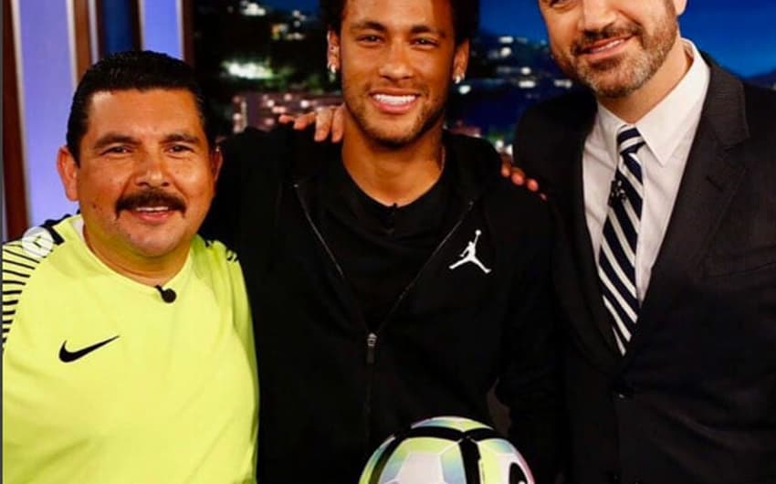 Neymar participa de programa de Jimmy Kimmel