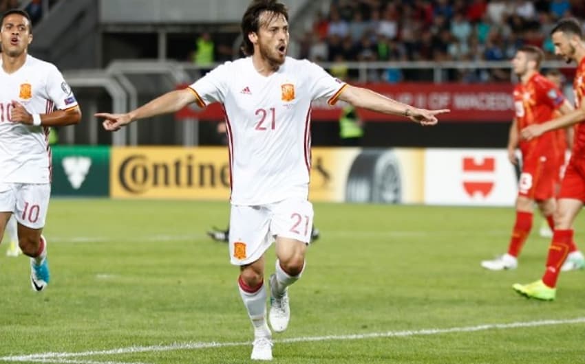 David Silva celebra gol na vitória da Espanha sobre a Macedônia (Foto: Reprodução / Twitter)