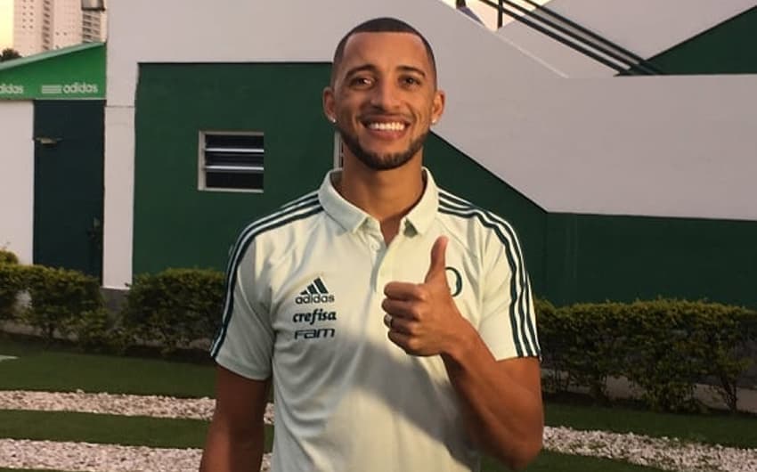 Vitor Hugo em seu último dia de Palmeiras (Foto: Fellipe Lucena)