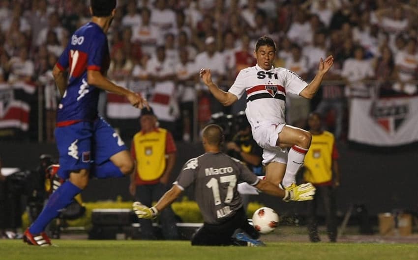 Osvaldo fez gol na final da Sul-Americana de 2012, contra o Tigre-ARG