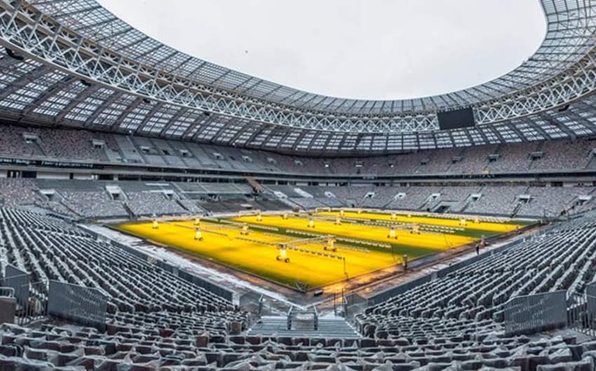 MOSCOU -&nbsp;Com capacidade para 84.745 lugares (porém, só 81 mil vão ser usados na Copa), a Luzhniki Arena, palco de abertura, semifinal e final, está pronto e custou R$ 1,9 bilhão