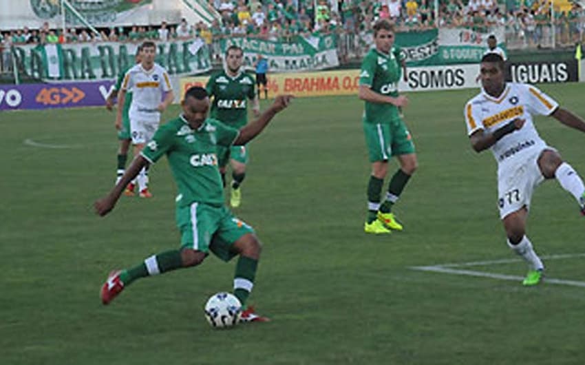 Em 23/11/2014, a Chapecoense bateu o Botafogo por 2 a 0, com dois gols de Leandro