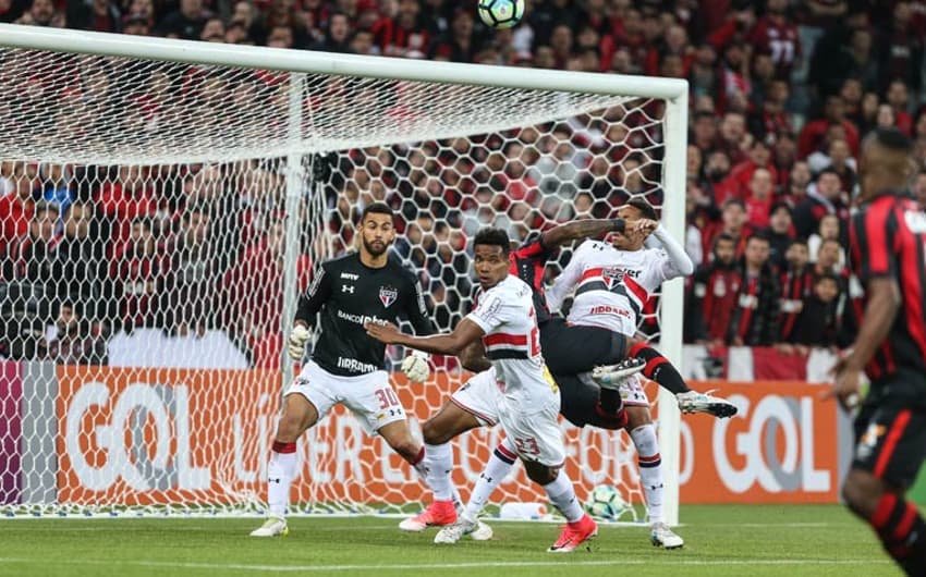 Atlético-PR 1 x 0 São Paulo