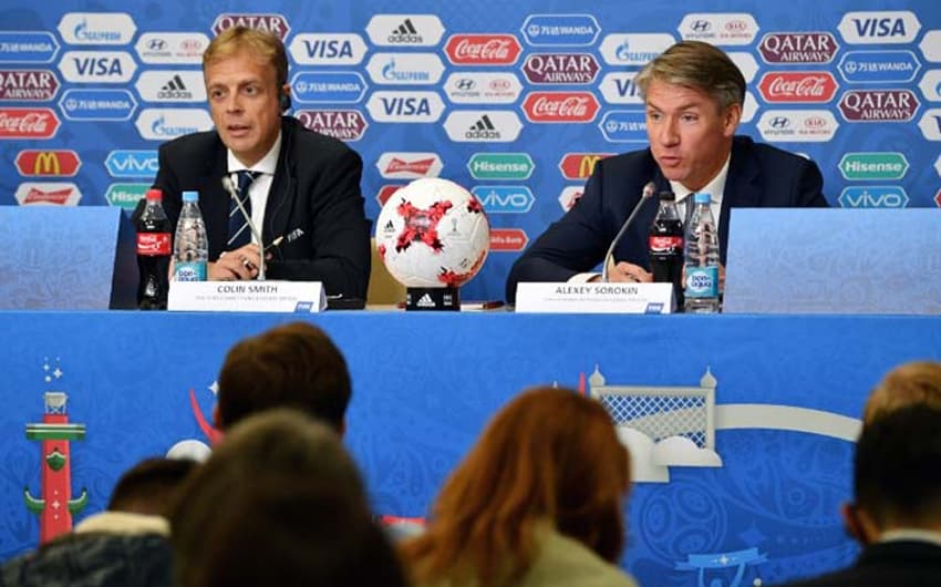 Colin Smith, chefe do Departamento de Competições e Eventos da Fifa, e Alexey Sorokin, CEO do Comitê Organizador Local da Copa das Confederações