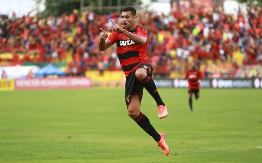 Diego Souza, hoje no Sport, entrou na mira do Palmeiras, clube que defendeu entre 2008 e 2010. A diretoria das duas equipes já estão em contato para discutir a negociação