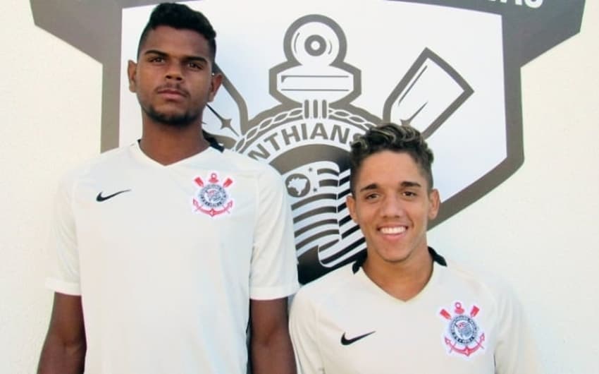 Nathan e Ramon foram anunciados pelo Corinthians
