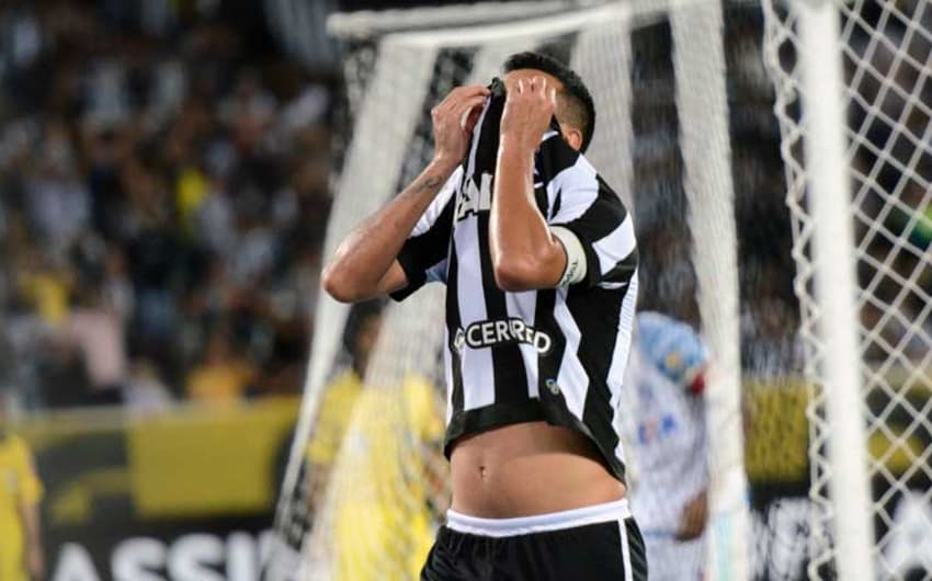 Em casa, Botafogo decepciona e é derrotado pelo Avaí, então lanterna, por 2 a 0