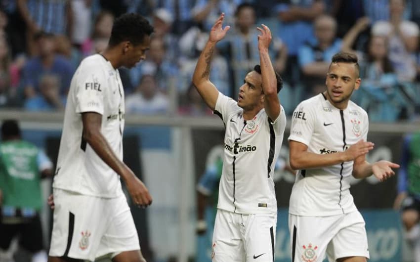 1 - CORINTHIANS - 71 pontos em 35 jogos - A vitória sobre o Fluminense garantiu o sétimo título brasileiro ao Timão. A vaga na Libertadores já está assegurada.