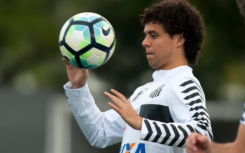 Victor Ferraz está perto de marca expressiva pelo Santos
