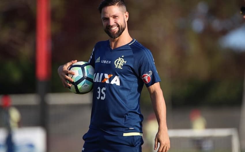 Diego em treino do Flamengo nesta terça-feira
