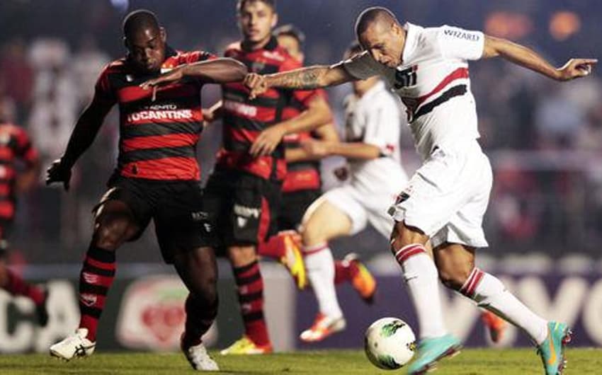 Último confronto: São Paulo 2x0 Atlético-GO - 2012