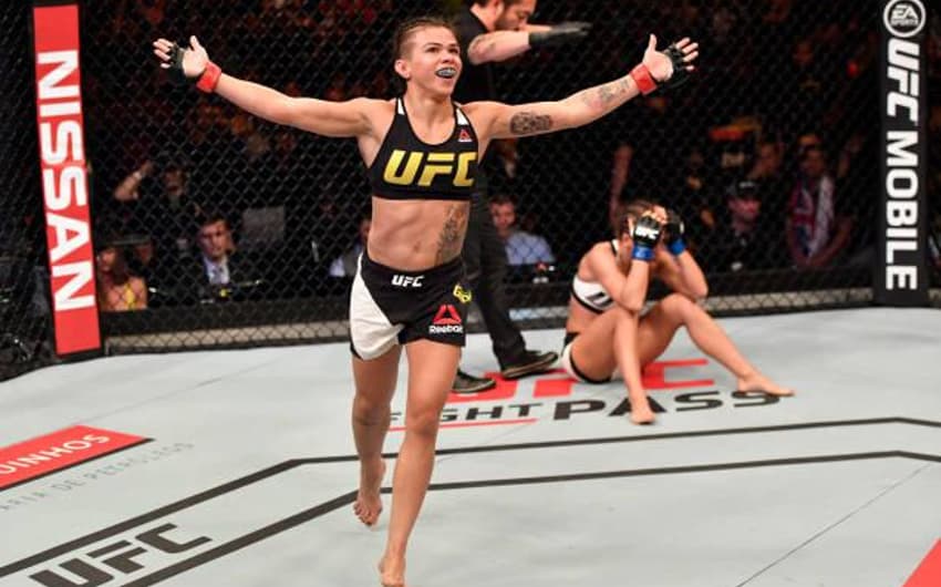 Cláudia Gadelha finalizou Karolina Kowalkiewicz no primeiro round pelo UFC Rio