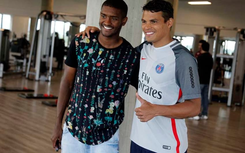 Marlon e Thiago Silva visitam CT do Fluminense