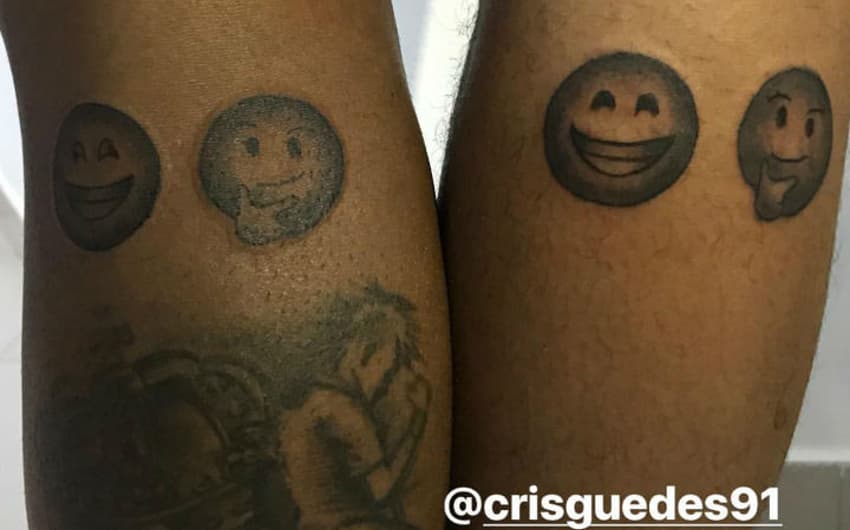 Neymar faz nova tatuagem