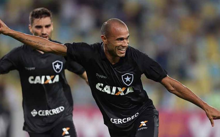 Fluminense 0 x 1 Botafogo: as imagens do jogo no Maracanã