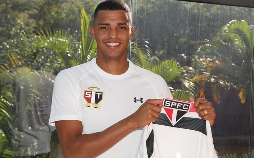 Aderllan assinou com o São Paulo até o fim de 2018
