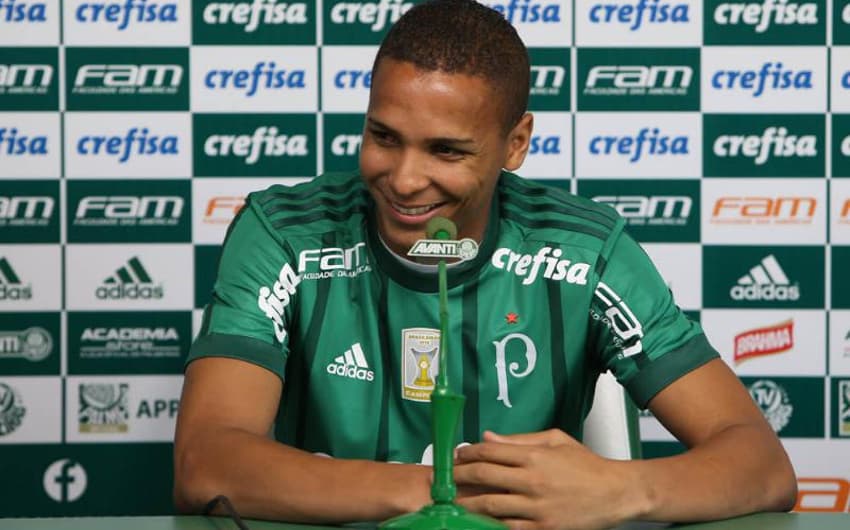 Deyverson foi apresentado ao Palmeiras