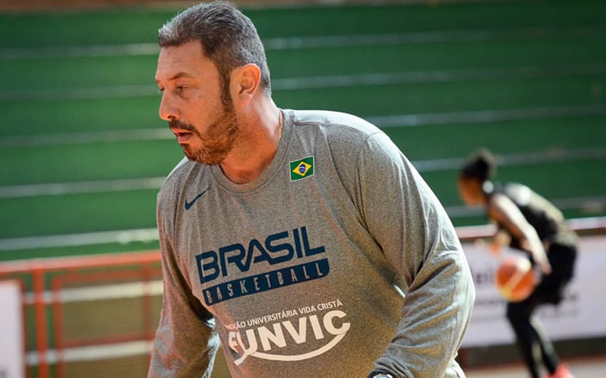 O técnico Carlos Lima já está estudando os adversários do Brasil na fase inicial da Copa América