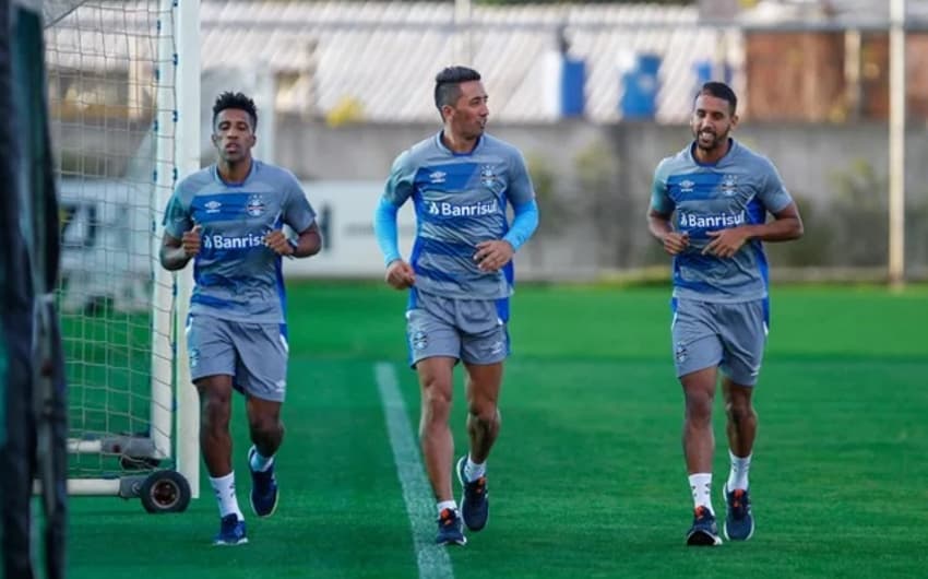 Cortez, Barrios e Michel foram aprovados pela comissão técnica e devem permanecer no Grêmio em 2018