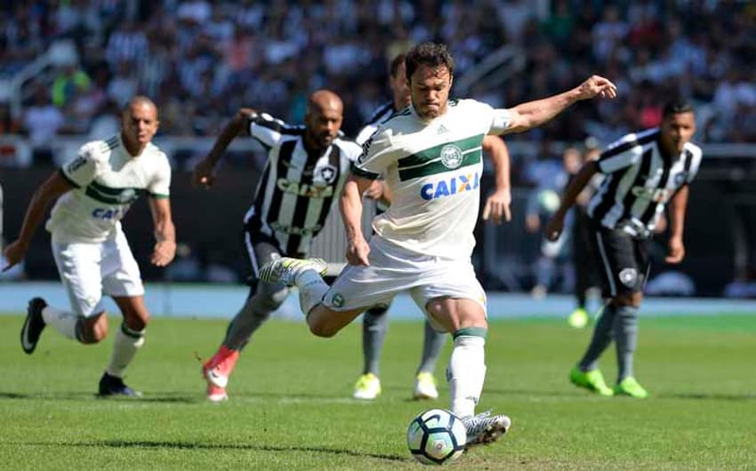 Botafogo 2 x 2 Coritiba - dois pênaltis (Kléber e Henrique Almeida converteram para o Coritiba)